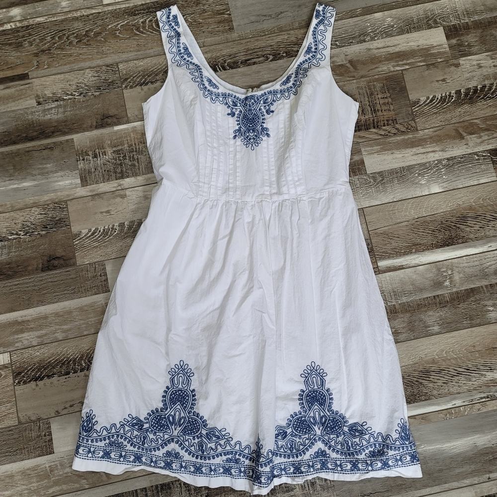 Vineyard Vines White Midi Dress with Blue Embroidery